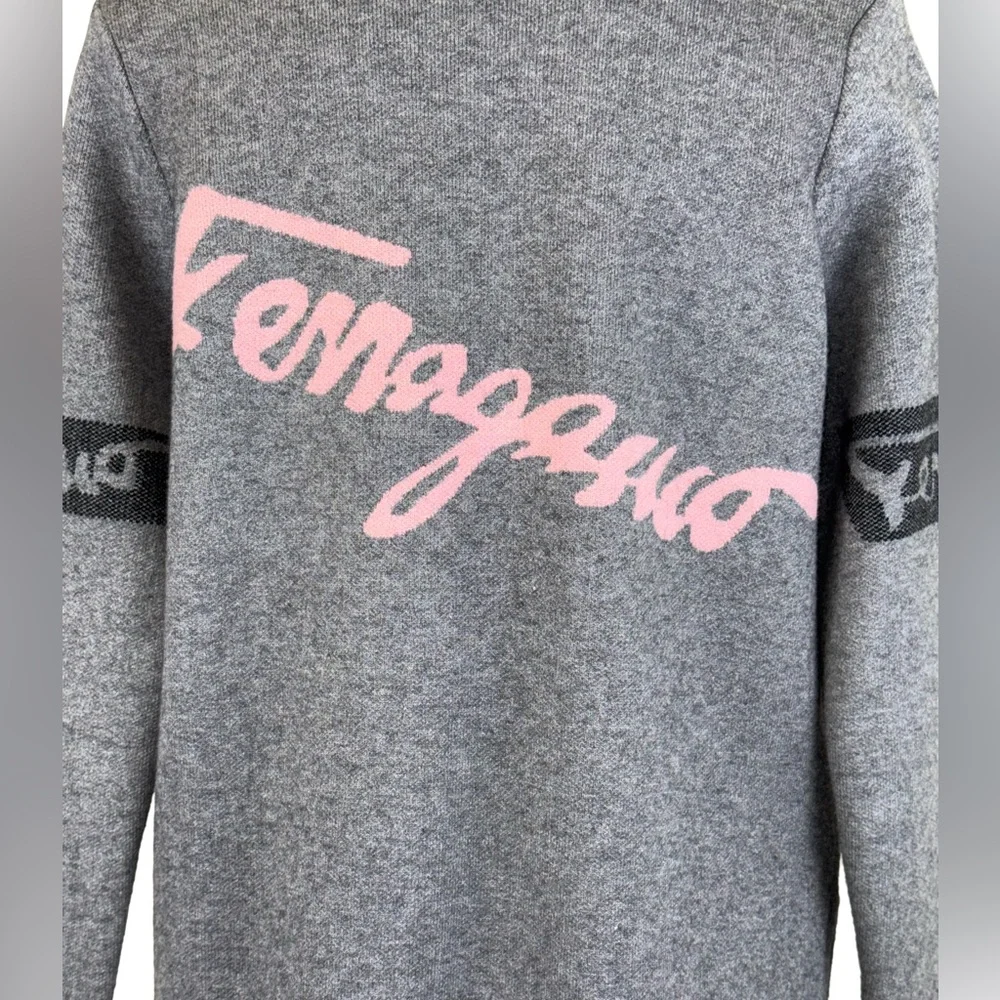 FERRAGAMO WOOL CARDIGAN IN GRAY WITH PINK AND BLACK SIGNATURE LOGOS - Picture 6 of 7